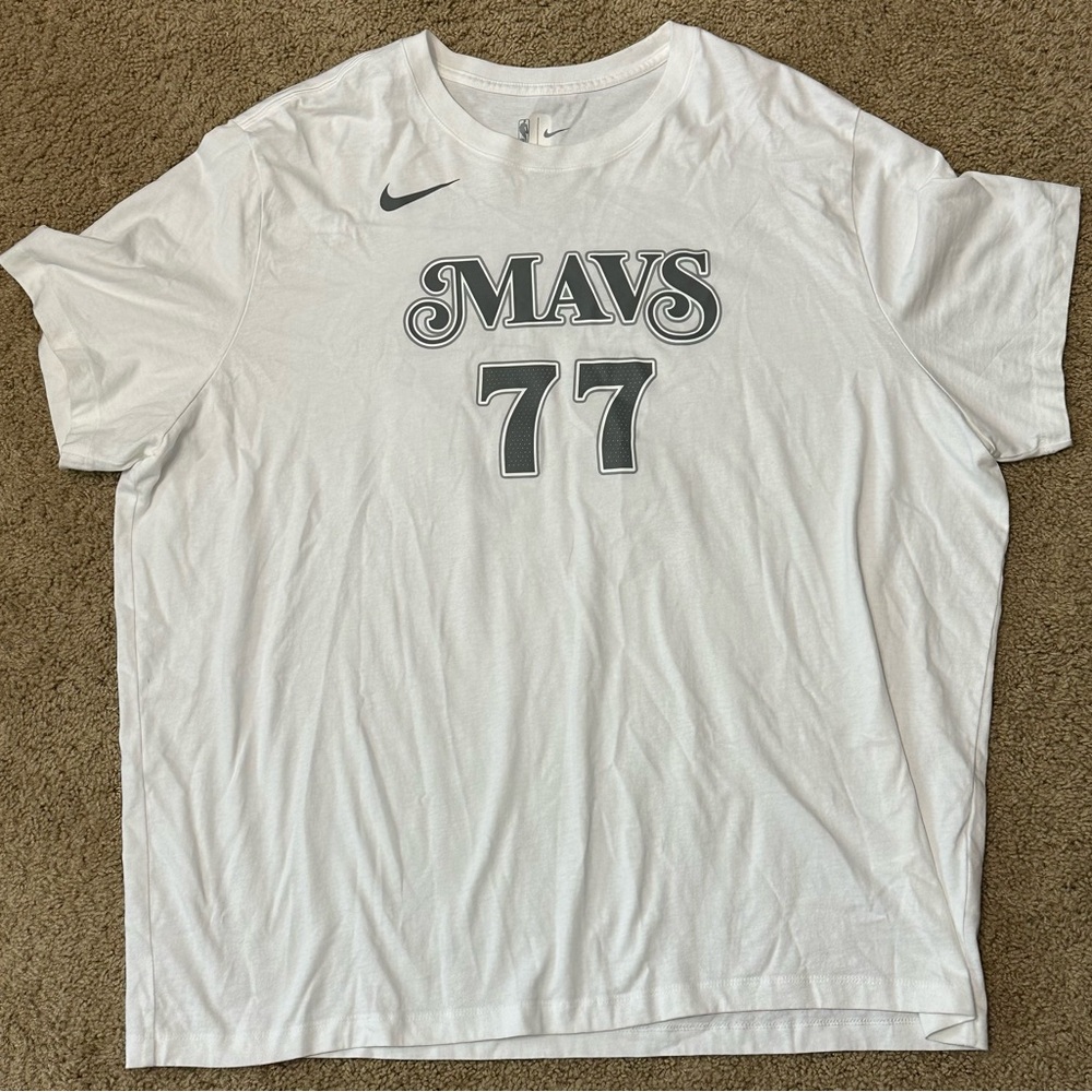 Nike Men's 3XL White Mavs Doncic T-Shirt